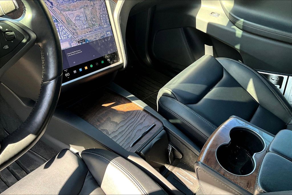 2020 Tesla Model X Long Range photo 14