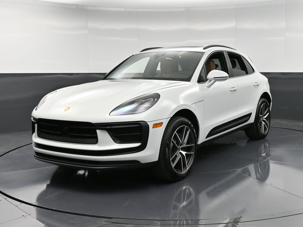 2025 Porsche Macan T photo 4