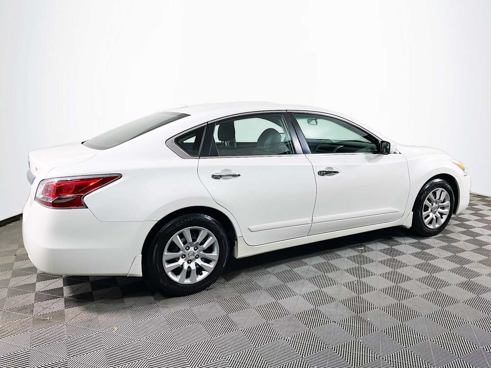 2015 Nissan Altima 2.5 S photo 4