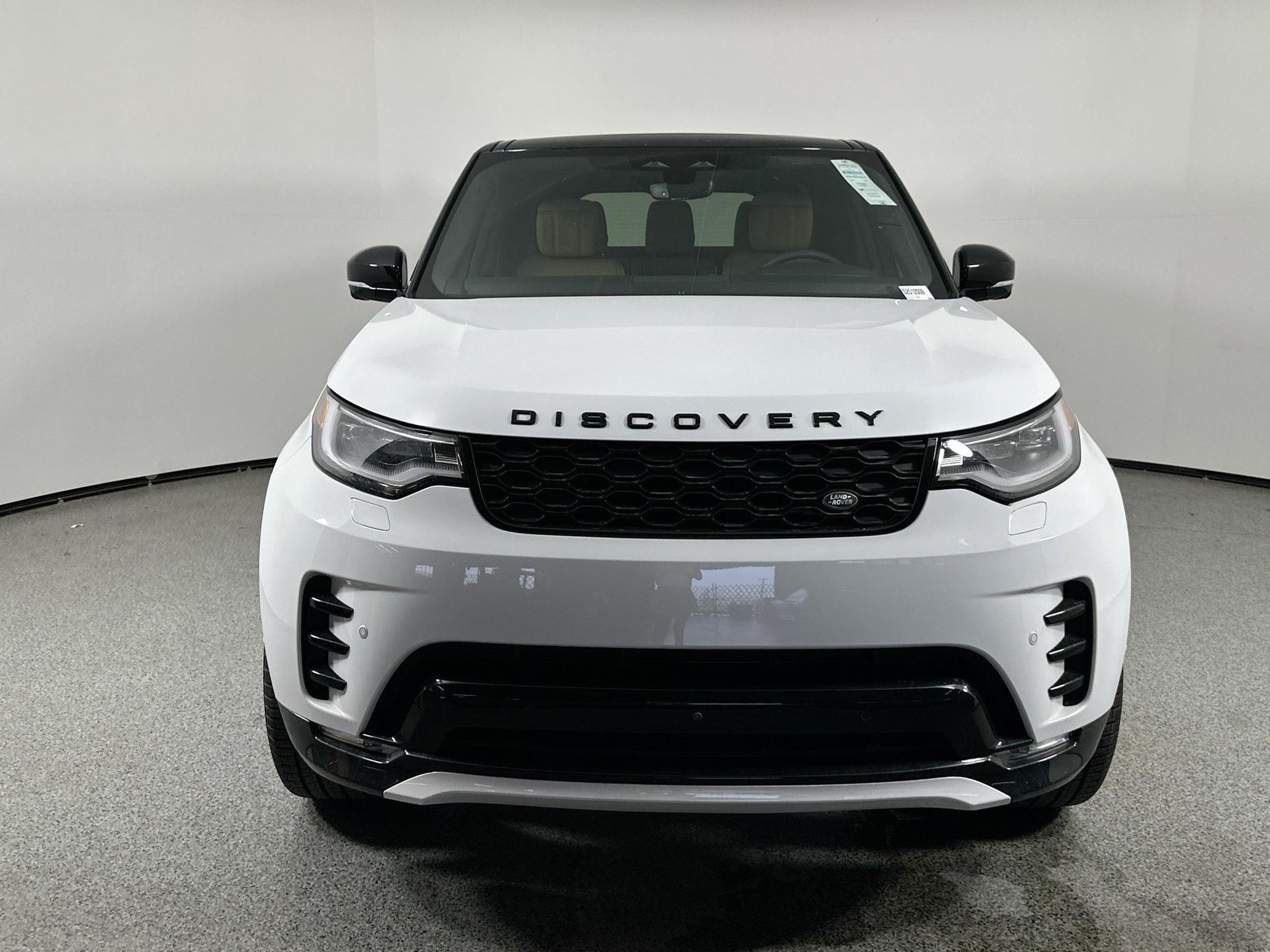 2025 Land Rover Discovery SE photo 2
