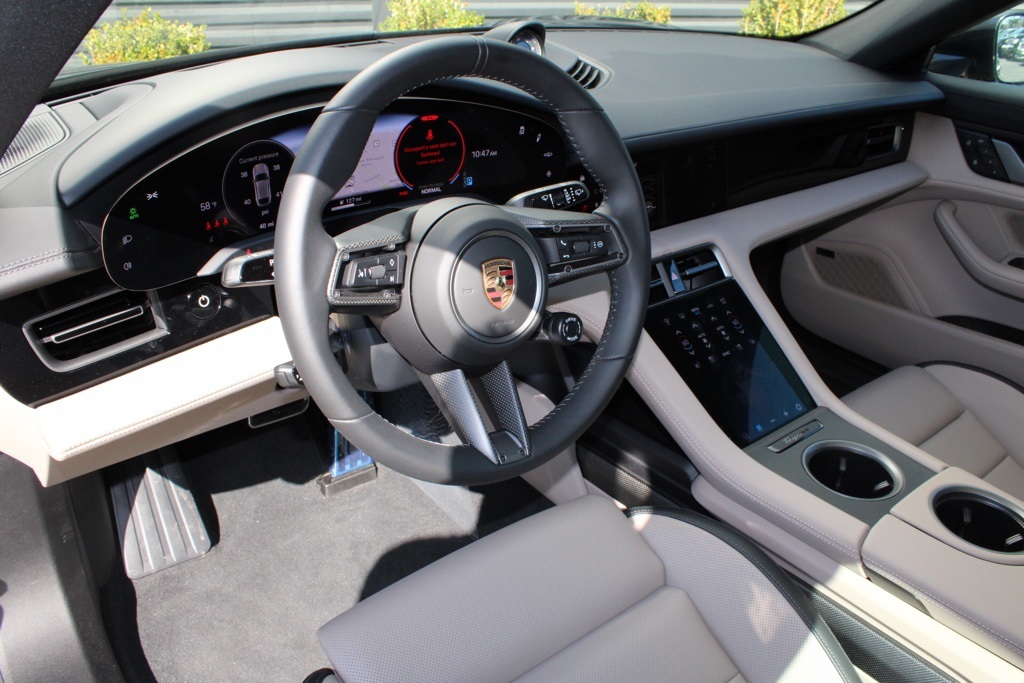 2025 Porsche Taycan 4S Cross Turismo photo 3
