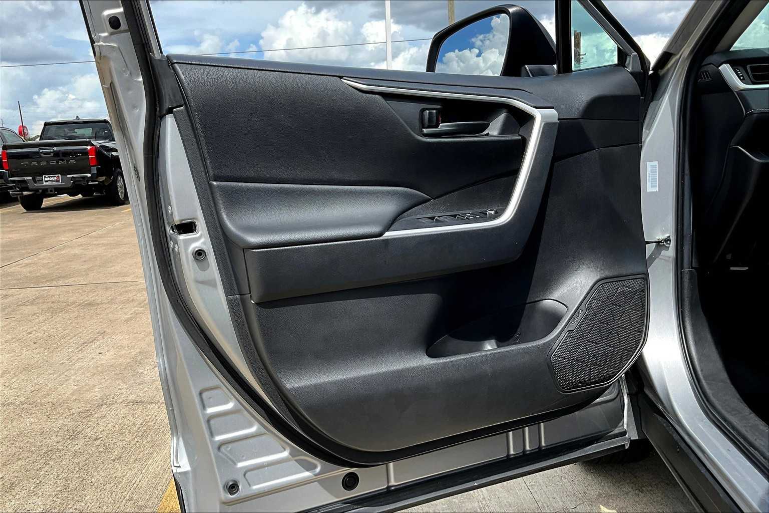 2024 Toyota RAV4 LE photo 21