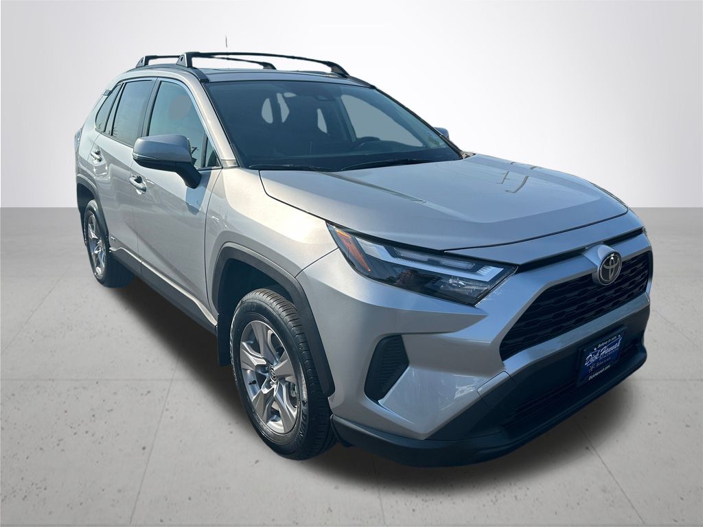 2025 Toyota RAV4 Hybrid XLE photo 5