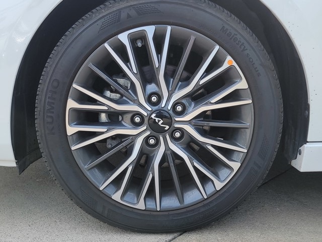 2024 Kia Forte GT-Line photo 9