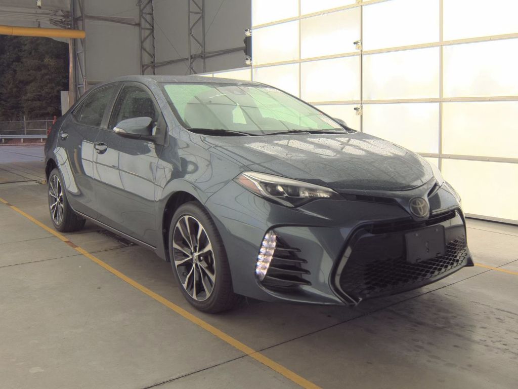 2018 Toyota Corolla SE photo 2