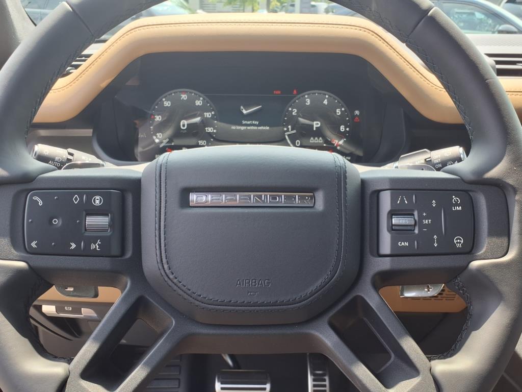 2025 Land Rover Defender 110 V8 photo 11