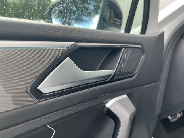 2024 Volkswagen Tiguan SE R-Line Black photo 25
