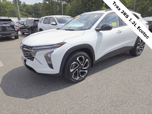 2025 Chevrolet Trax photo 2