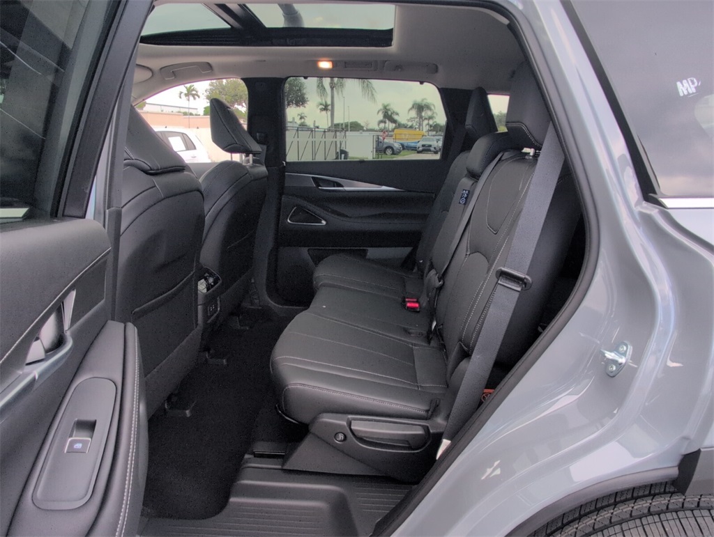 2026 Infiniti QX60 Luxe photo 6