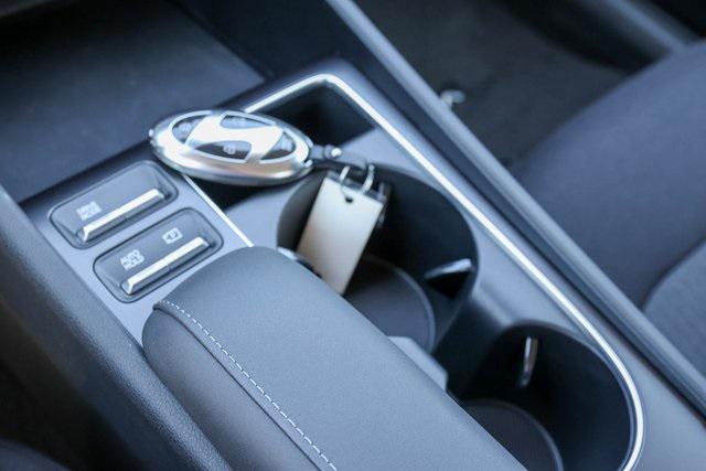 New 2025 White Hyundai SEL image 13