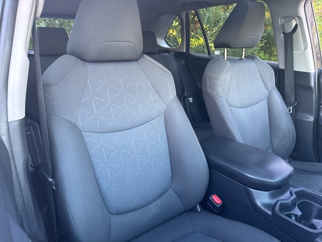 2019 Toyota RAV4 XLE photo 14