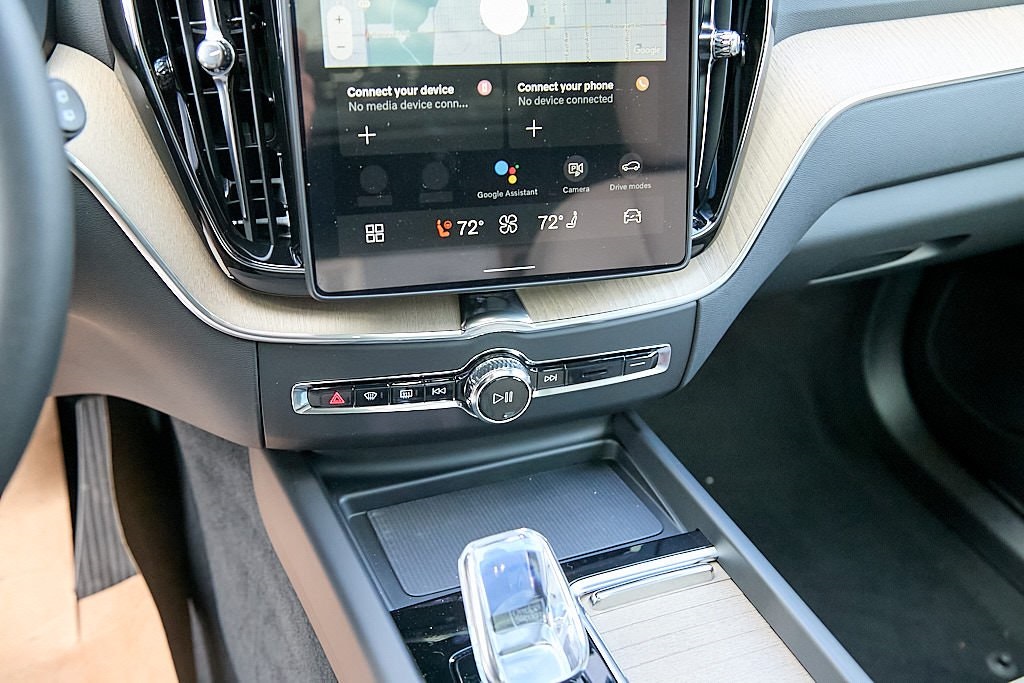 2026 VOLVO XC60 - Image 16