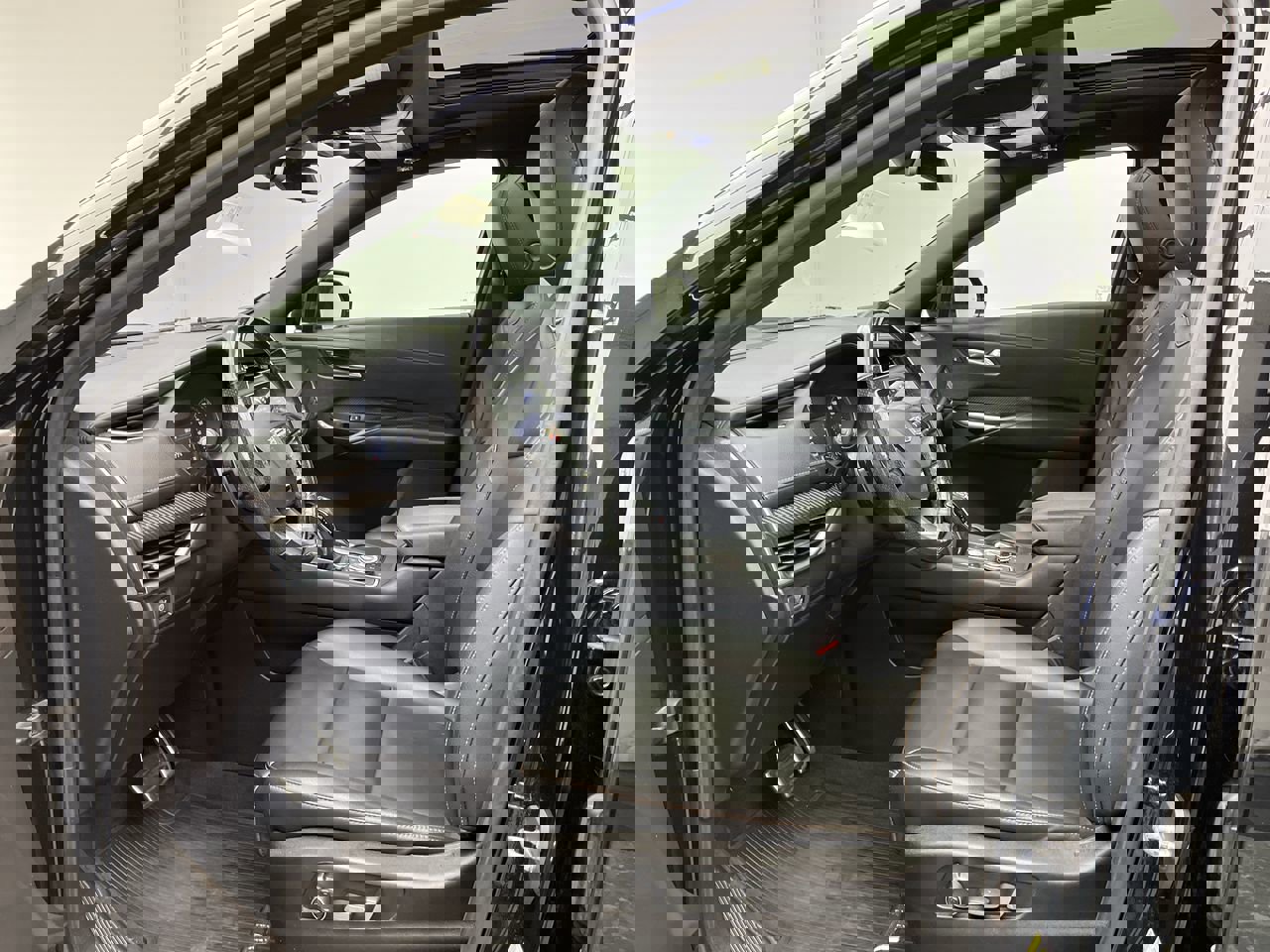 2019 Cadillac XT4 Sport photo 3