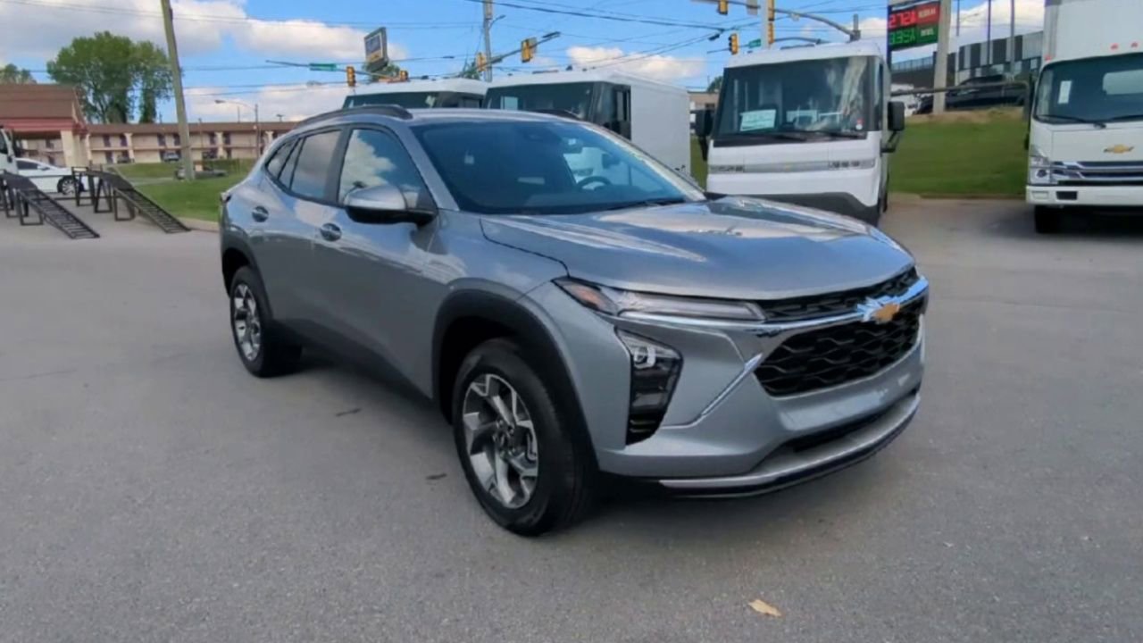 2026 Chevrolet Trax LT photo 2