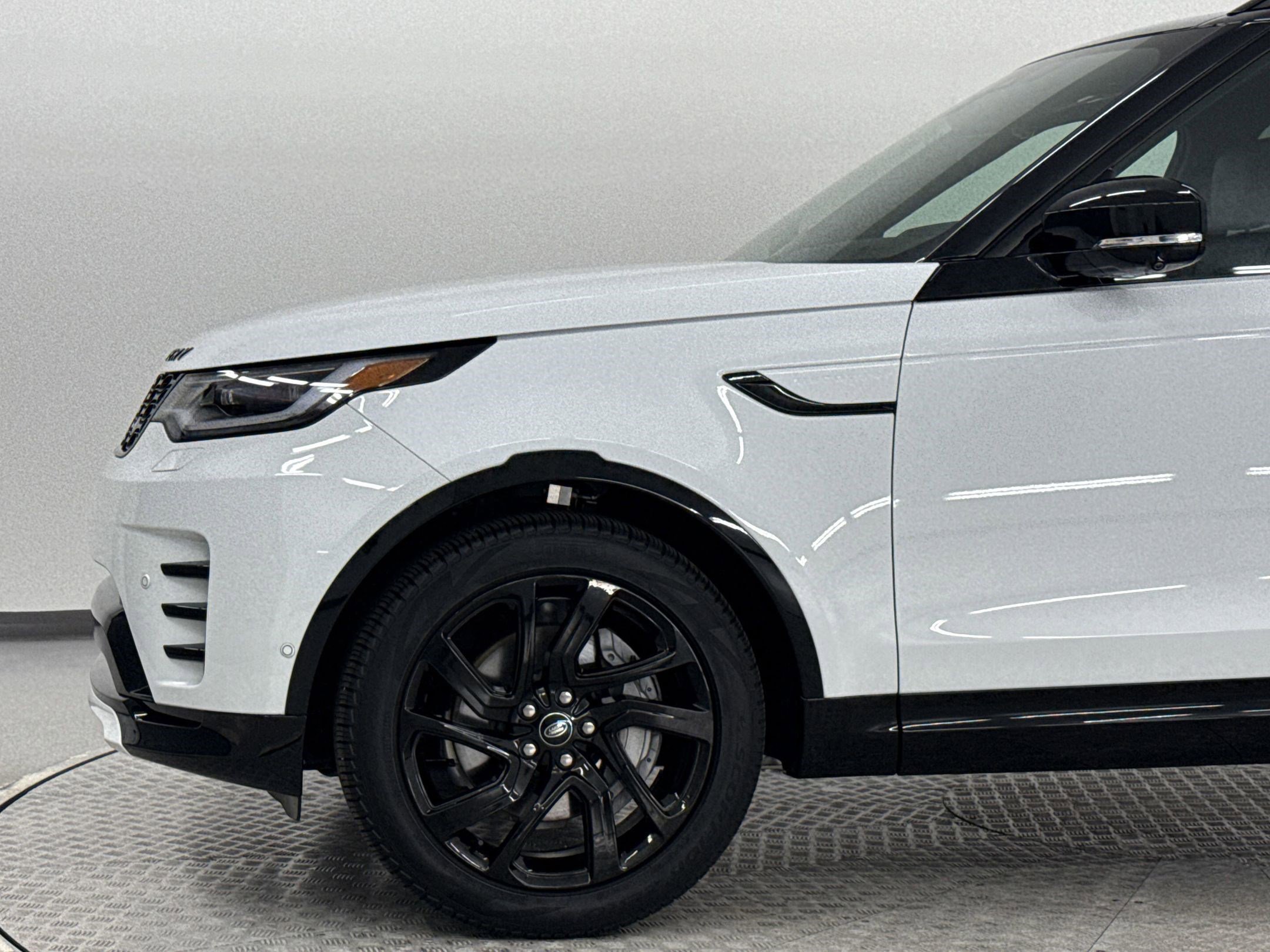 2024 Land Rover Discovery SE photo 17