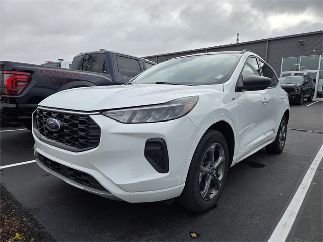 2023 Ford Escape ST-Line photo 2