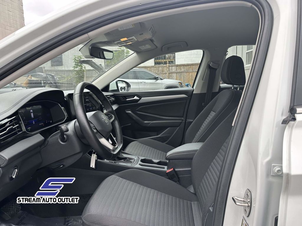 2025 Volkswagen Jetta 1.5T S photo 13