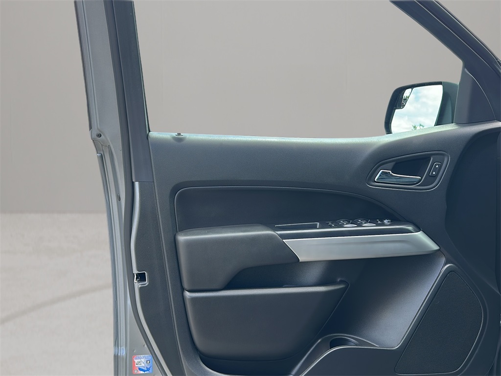 2022 Chevrolet Colorado LT photo 14