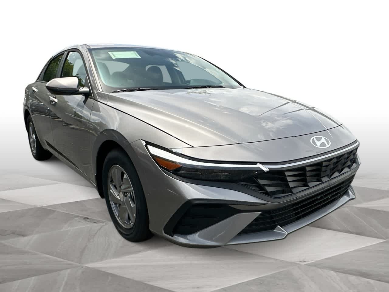 2025 Hyundai Elantra SE photo 2