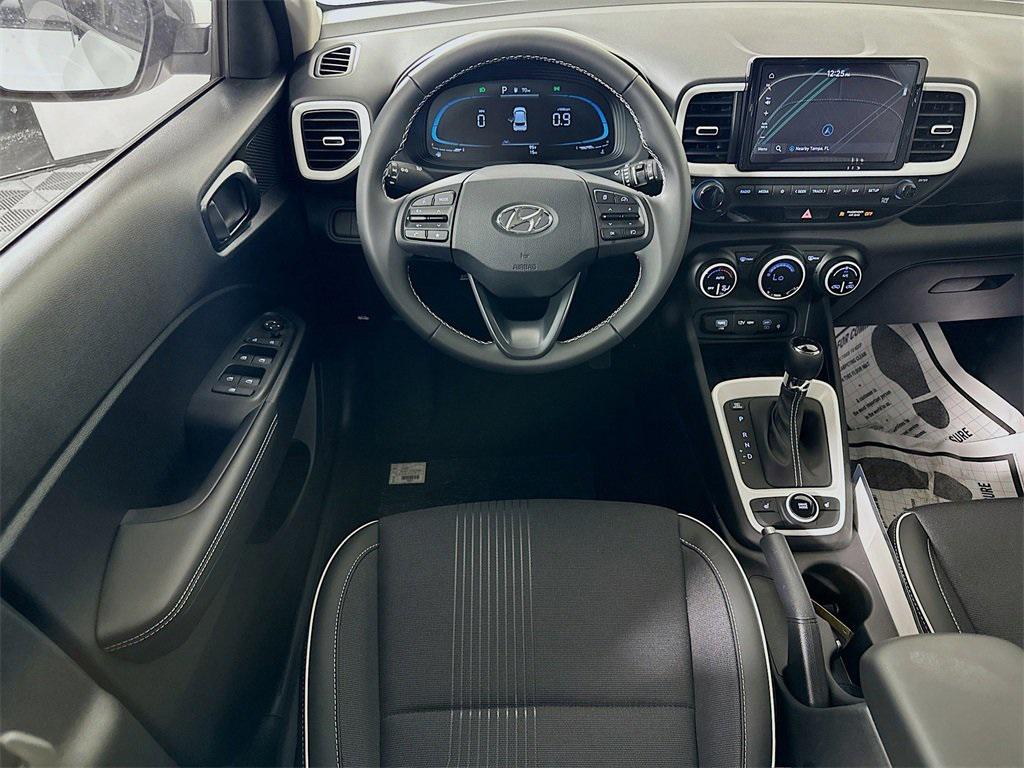 2025 Hyundai Venue Limited photo 12