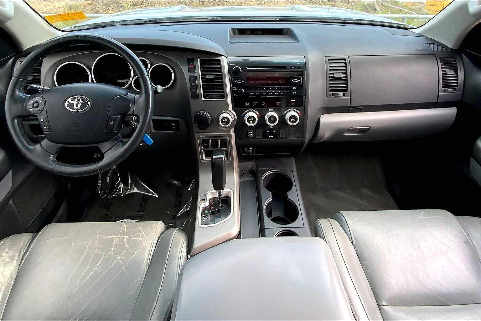 2010 Toyota Sequoia photo 13