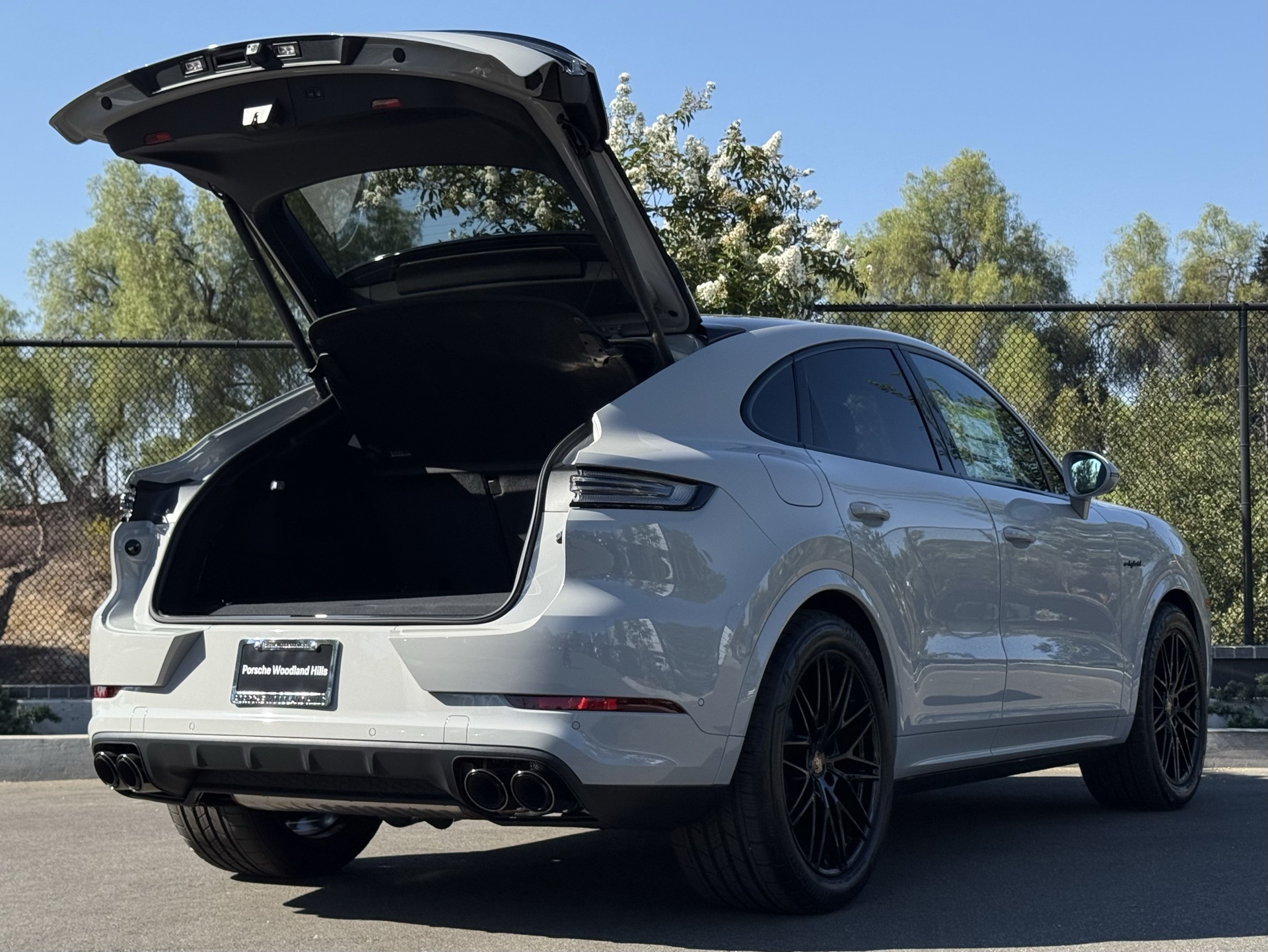 2025 Porsche Cayenne E-Hybrid Coupe photo 27