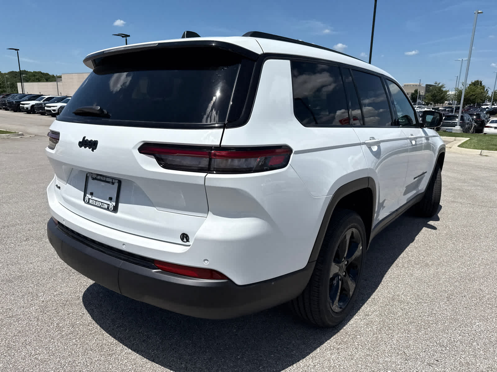 2025 Jeep Grand Cherokee Laredo photo 9