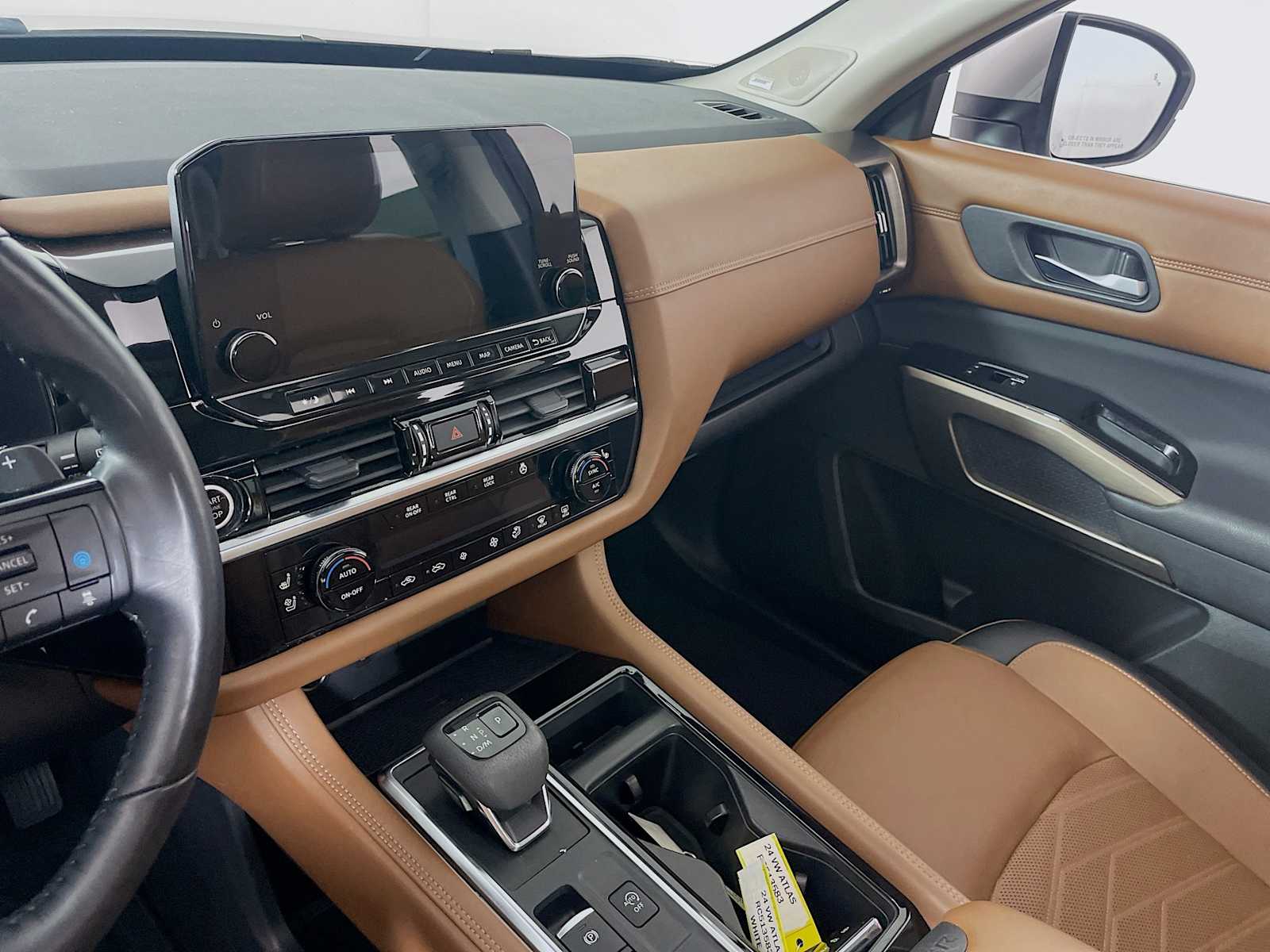 2022 Nissan Pathfinder Platinum photo 23