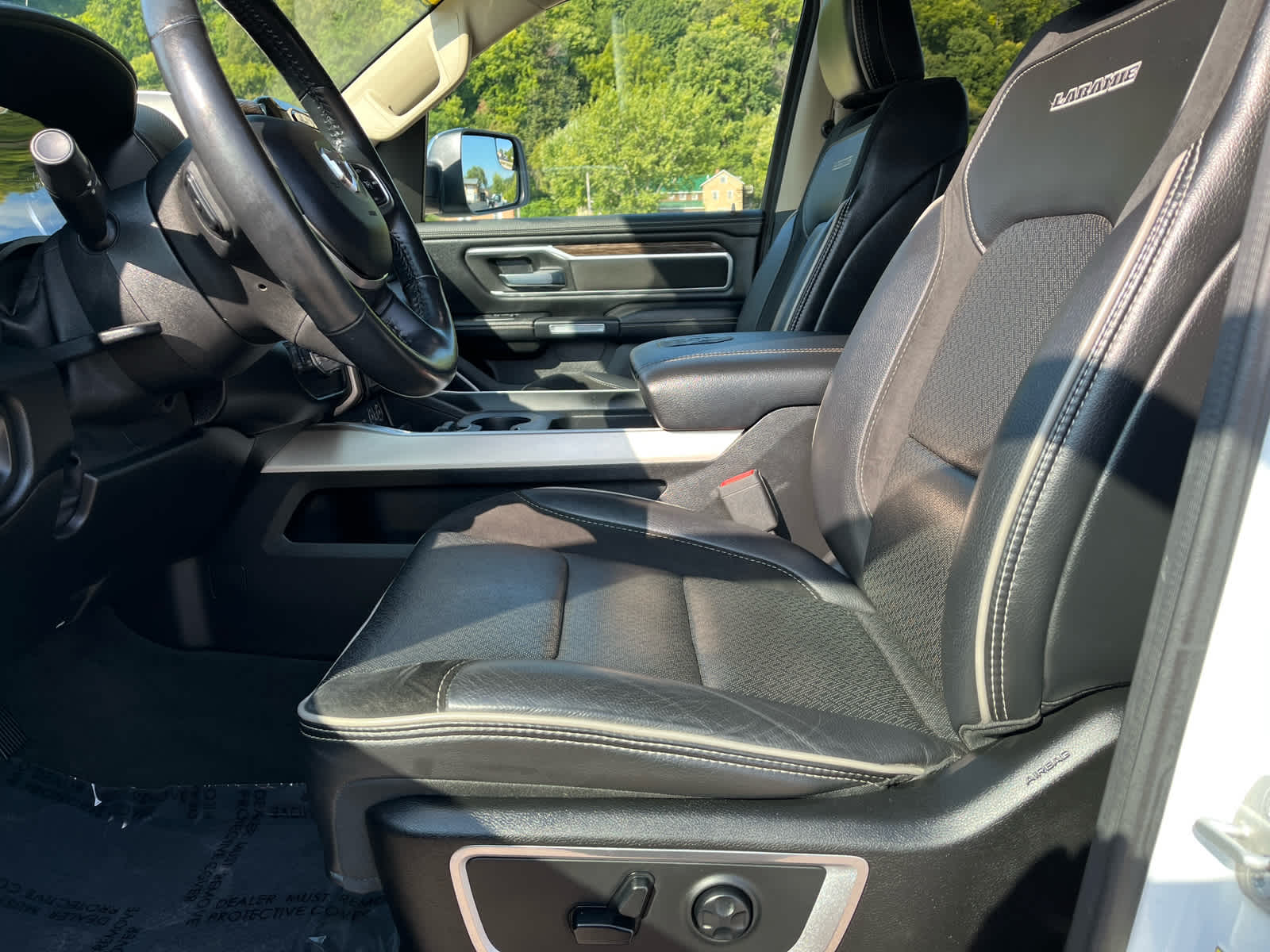 2019 Ram 1500 Laramie photo 18