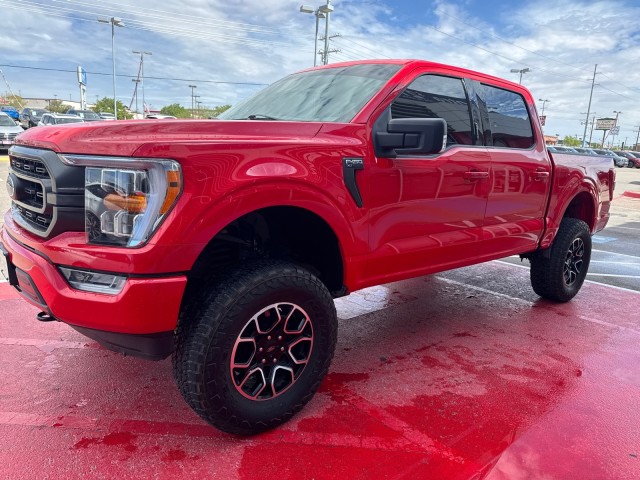 Used 2021 Race Red Ford XLT image 1