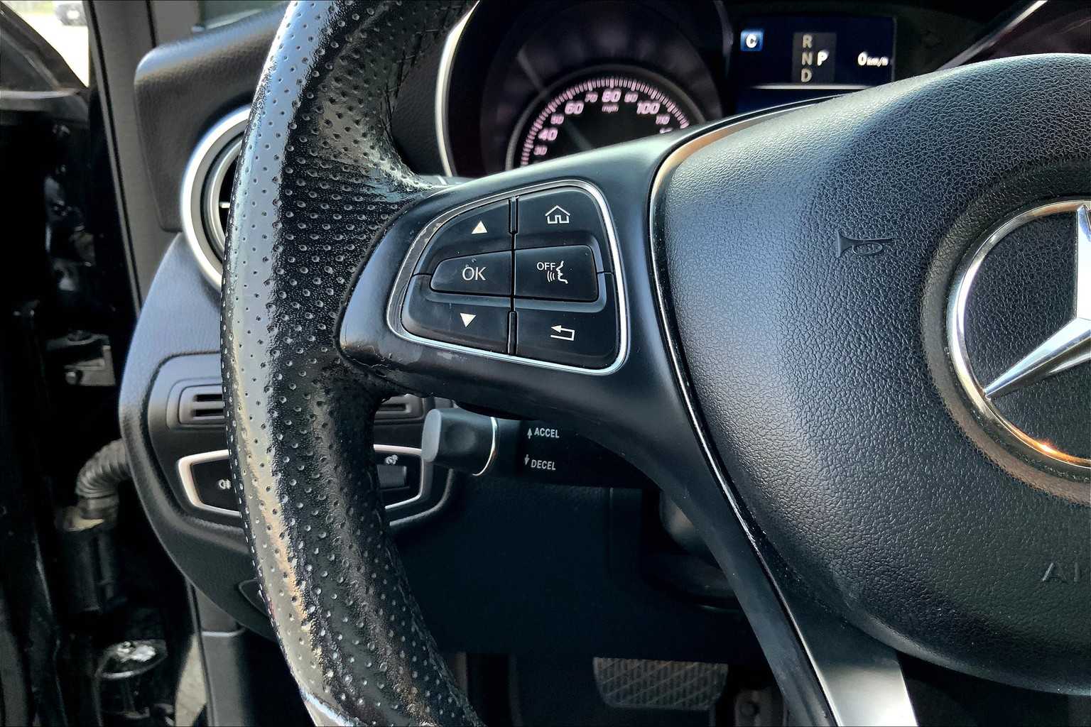 2018 Mercedes Benz GLC 300 photo 19