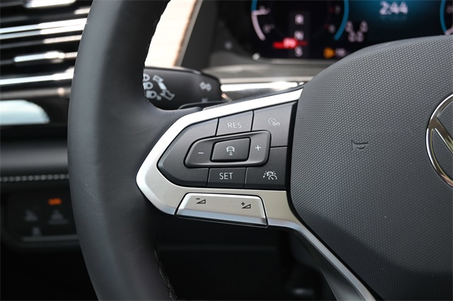 2025 Volkswagen Atlas SEL Premium R-Line photo 8