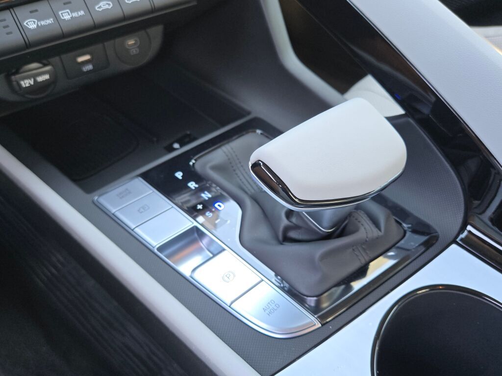 2025 Hyundai Elantra Hybrid Limited photo 13