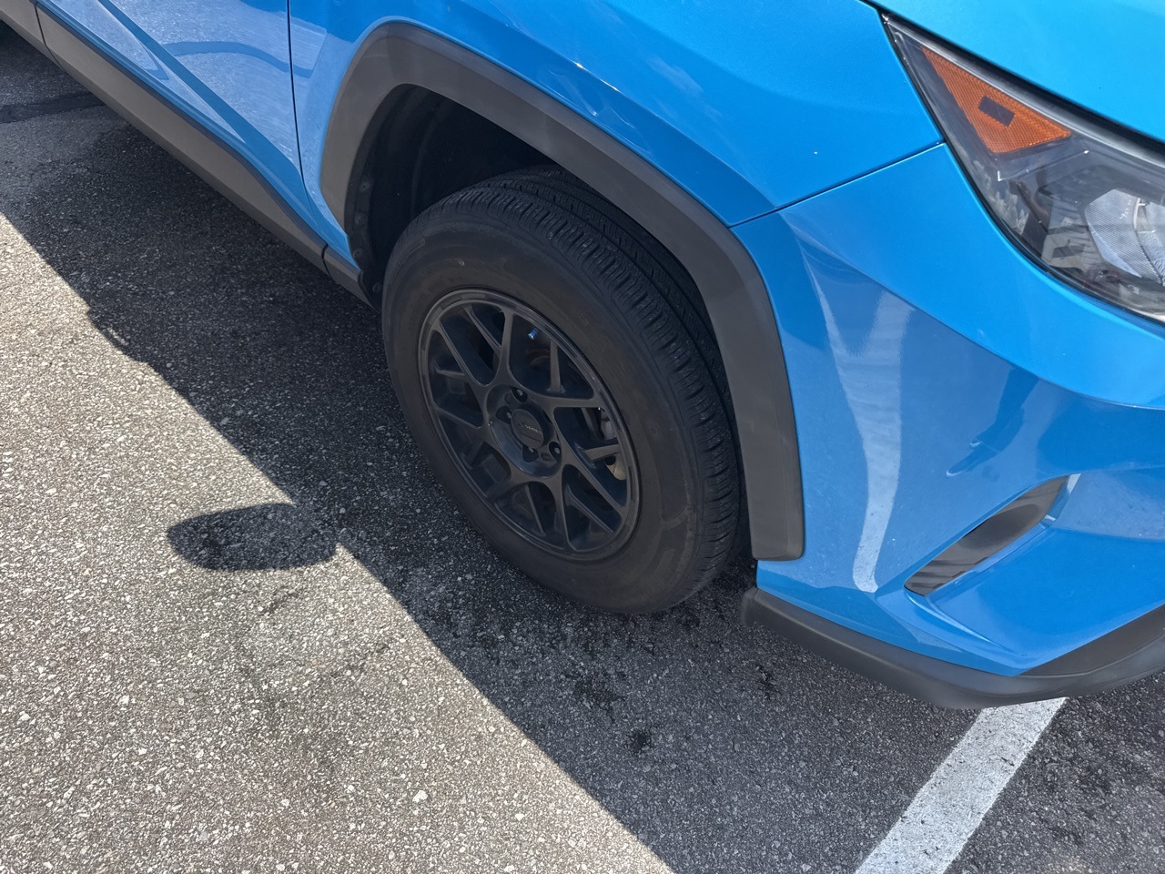 2020 Toyota RAV4 LE photo 4