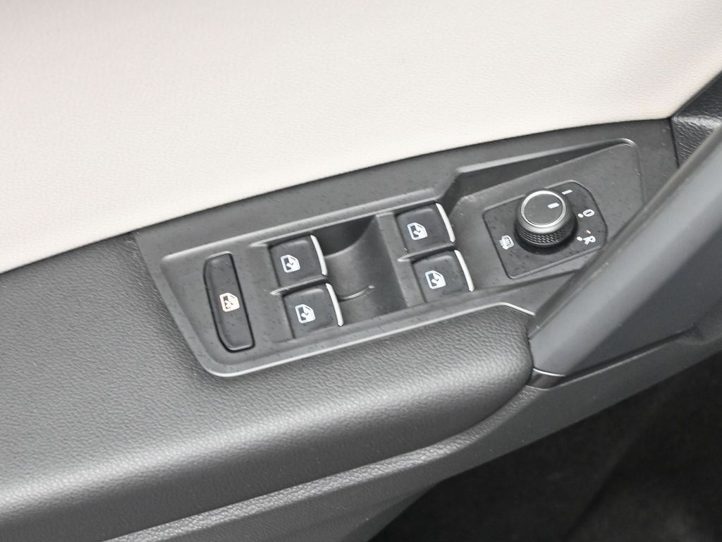 2019 Volkswagen Tiguan SEL photo 13