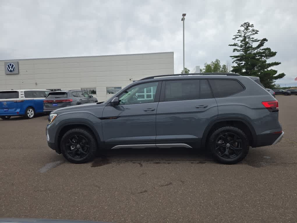 Certified 2025 Volkswagen Atlas Atlas Peak Edition with VIN 1V2CR2CA2SC509591 for sale in Hermantown, Minnesota