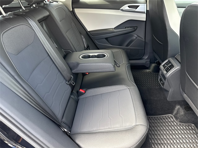 2025 Volkswagen Taos SE photo 17