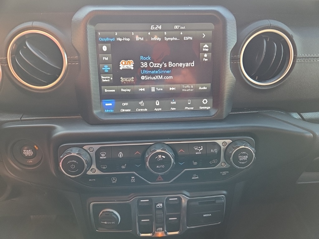 2022 Jeep Wrangler Unlimited Sahara photo 18
