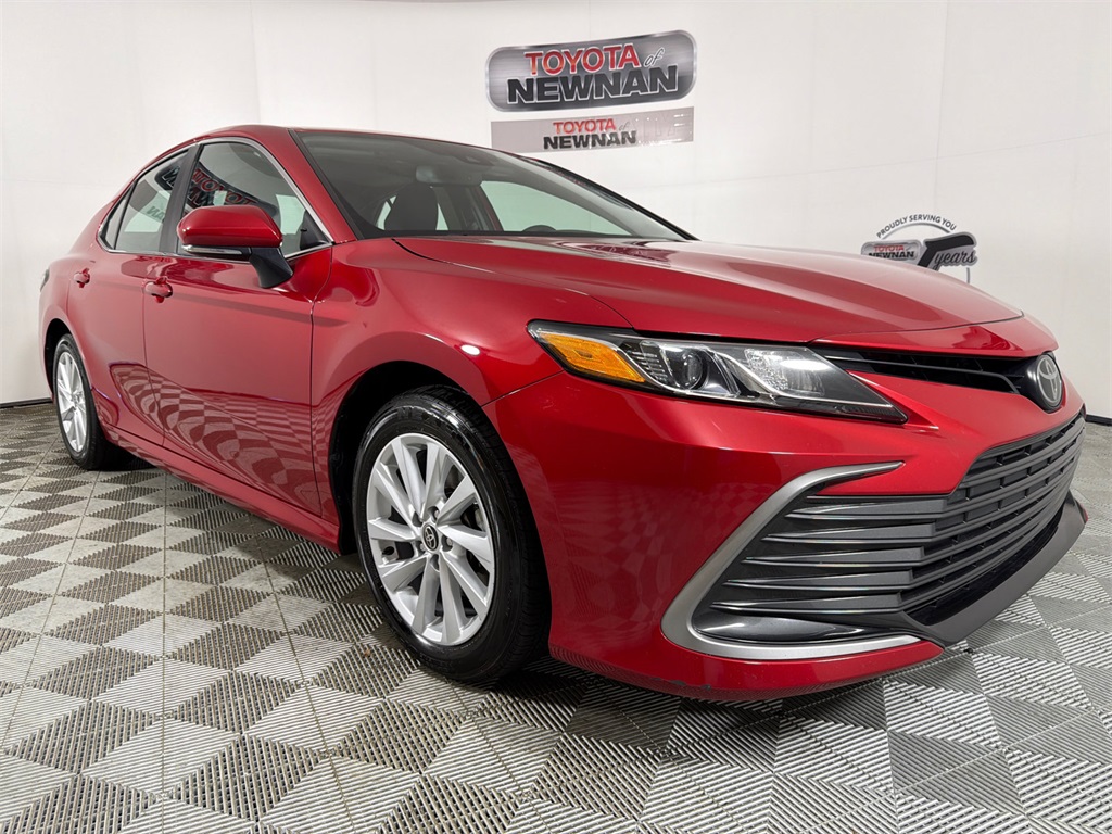 2023 Toyota Camry LE's photo
