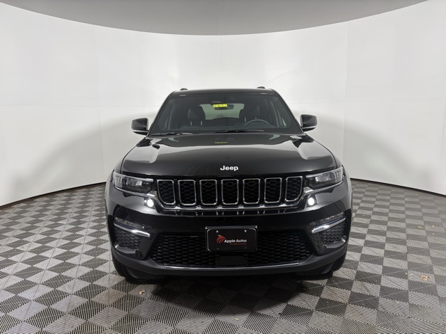 2025 Jeep Grand Cherokee Limited photo 2
