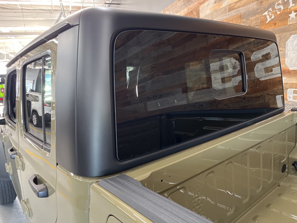 2025 Jeep Gladiator Sport S photo 4