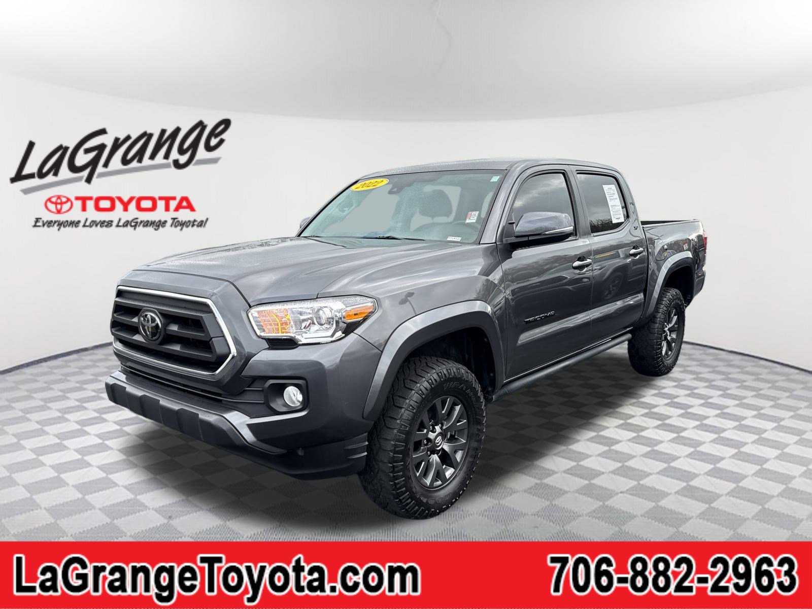 2022 Toyota Tacoma SR5's photo