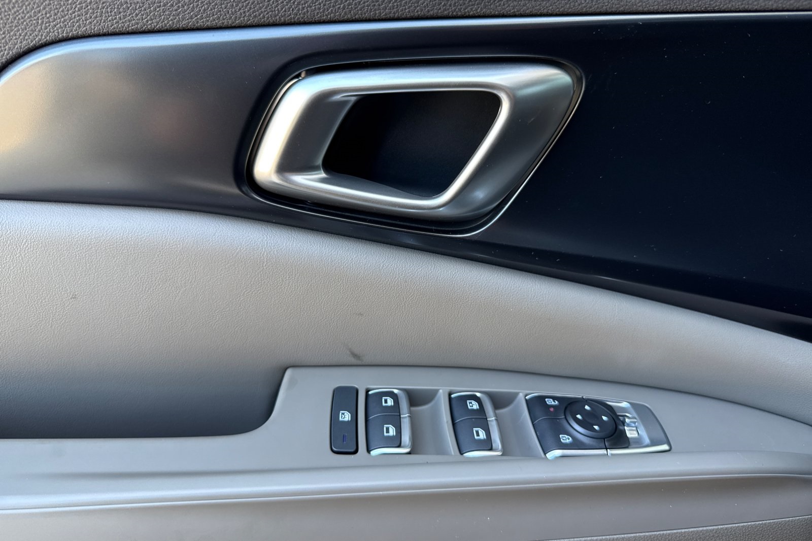 2026 Kia Carnival LX photo 7