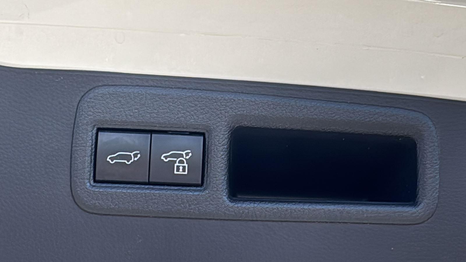 2021 Toyota Venza LE photo 27