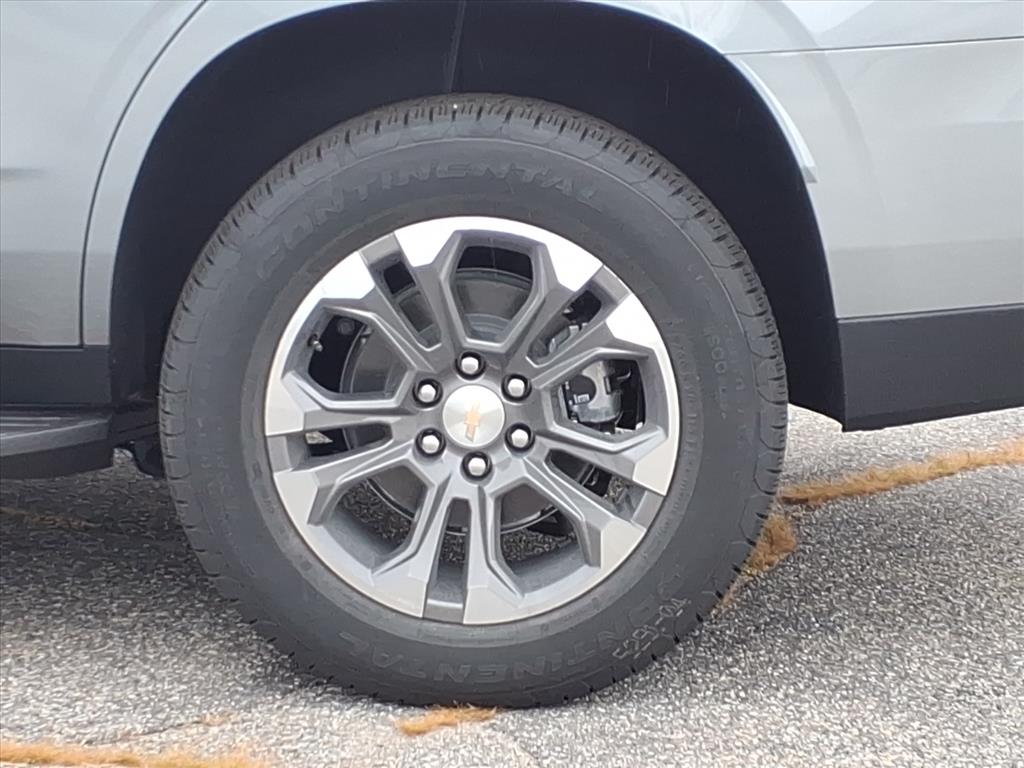 2025 Chevrolet Tahoe LT photo 2