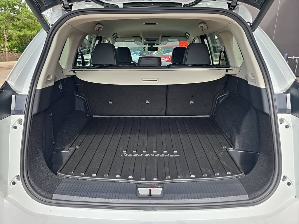 2026 Nissan Rogue SV photo 21