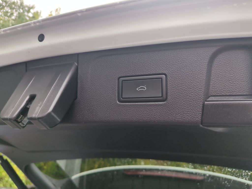 2024 Volkswagen Atlas SE Technology photo 25