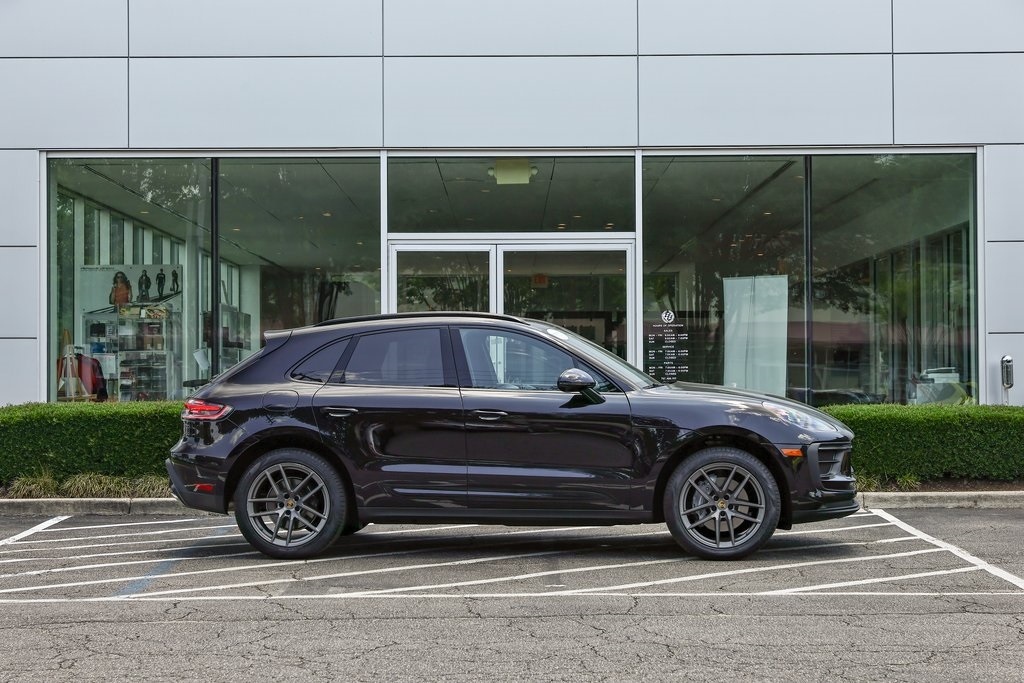 2025 Porsche Macan T photo 5