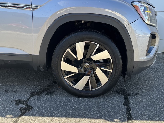 2024 Volkswagen Atlas Cross Sport SE Technology photo 3