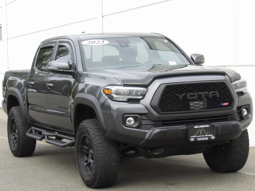2023 Toyota Tacoma TRD Off-Road photo 2